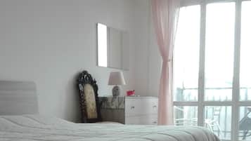 2 chambres, bureau, fer et planche Ă  repasser, draps fournis