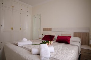 4 間睡房、房內夾萬、熨斗/熨衫板、可攜式嬰兒床