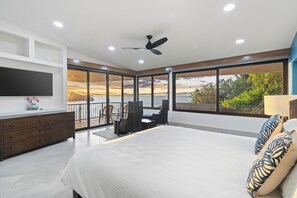 4 chambres, coffre-fort, bureau, fer et planche à repasser