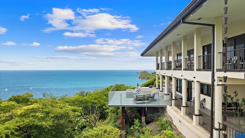 Magnificent Gated Home - Complimentary Vacation Planning - Perched Over The Pacific Ocean