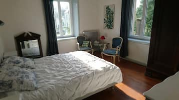 4 bedrooms, iron/ironing board, free WiFi