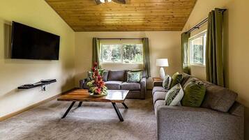 Rumah, 2 kamar tidur | Ruang keluarga | Smart TV