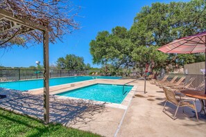 Appart'hôtel, 3 chambres | Piscine