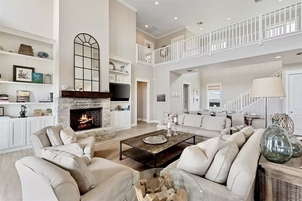 House, 6 Bedrooms | Living room