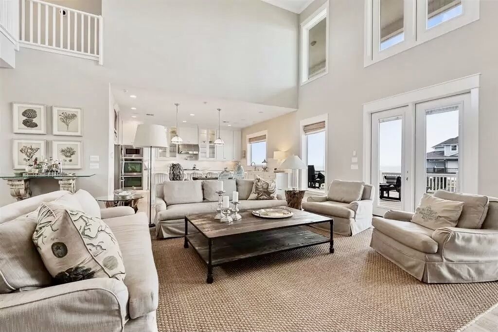 House, 6 Bedrooms | Living room