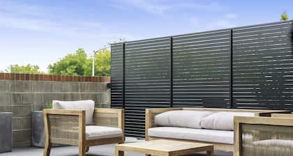 Boutique Unit with Huge Terrace near Cafes & Shops