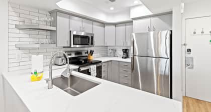 Mariner's Walk 12E - Modern Oceanfront Villa!