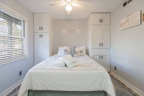 1 bedroom, iron/ironing board, free WiFi, bed sheets