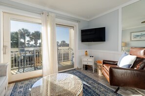 Smart TV - 127 Breakers: Standout villa, 2 Sleeping Areas! Pool and Ocean views. (Hilton Head Island)