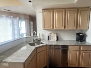 Fridge, microwave, oven, stovetop - Close to everything! Short walk to beach, boardwalk and restaurants (Wildwood)