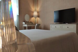 2 bedrooms, iron/ironing board, WiFi, bed sheets - The Strullo - Two-Bedroom Suite (Pisa)