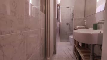 Dusche, Haartrockner, Bidet, Handtücher