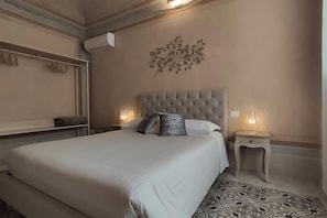 2 bedrooms, iron/ironing board, WiFi, bed sheets - The Strullo - Two-Bedroom Suite (Pisa)