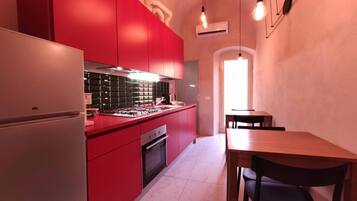 KĂŒhlschrank, Ofen, Herdplatte, GeschirrspĂŒler