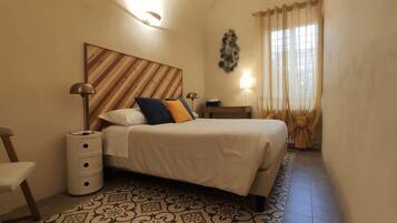 1 Schlafzimmer, BĂŒgeleisen/BĂŒgelbrett, WLAN, BettwĂ€sche