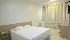 Deluxe Double Room | Laptop workspace, free WiFi, bed sheets