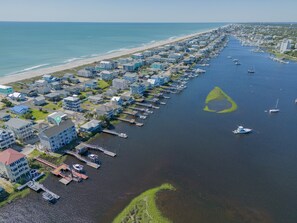 Marina - "All About the Views" is ON THE WATER - one block walk to the Beach Side! (Carolina Beach)