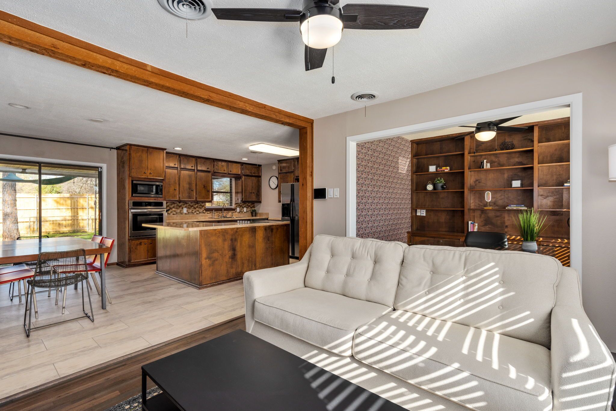Irving, Tx Home in heart of DFW, dog friendly!