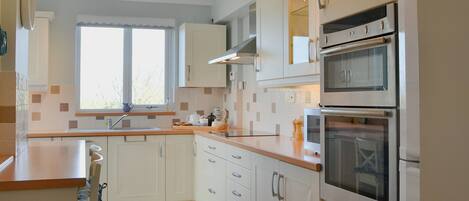 Dishwasher, high chair