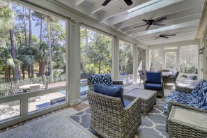 Outdoor dining - STUNNING Seven Bedroom Home in Sea Pines - 2nd Row Ocean w/ Private Pool (Hilton Head Island)