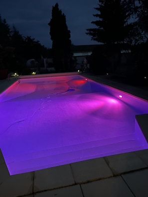 Outdoor pool - Les Gîtes de la Lombrière (Saint-Denis-de-Pile)