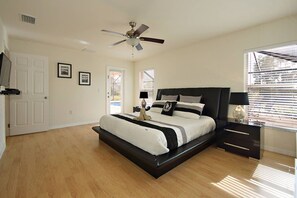 4 bedrooms, desk, iron/ironing board, travel cot