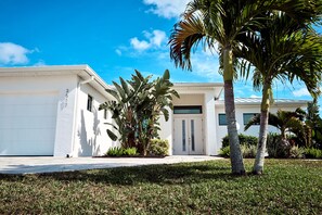 Exterior - Villa Sunny Place - Family, Friends, and Fun (CAPE CORAL)