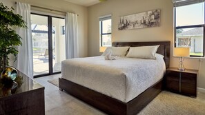 3 Schlafzimmer, Schreibtisch, Bügeleisen/Bügelbrett, Reisekinderbett