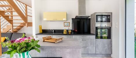 Frigorifero, microonde, forno, lavastoviglie
