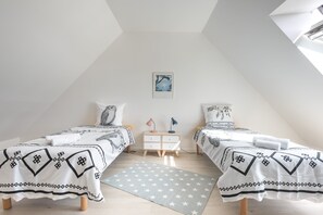 3 habitaciones, escritorio, tabla de planchar con plancha y wifi gratis 