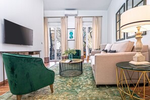 TV - Modern apartment located close from the city center. Recaredo V (Seville)