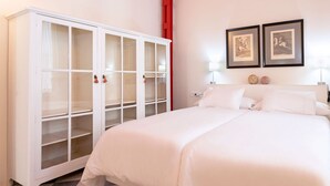 2 chambres, fer et planche à repasser, Wi-Fi, draps fournis