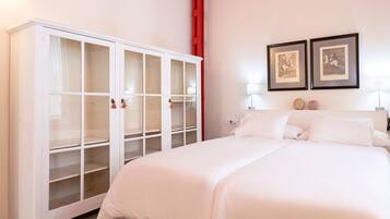 2 slaapkamers, een strijkplank/strijkijzer, wifi, beddengoed