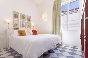 2 slaapkamers, een strijkplank/strijkijzer, wifi, beddengoed