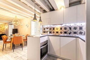 Kühlschrank, Mikrowelle, Ofen, Geschirrspüler