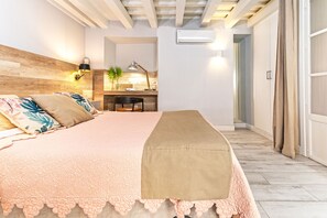 1 bedroom, desk, iron/ironing board, WiFi