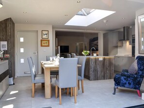 Dining - 3 bedroom accommodation in Beverley (Beverley)
