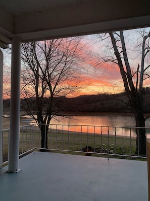 Property grounds - Lakefront Escape / New Boat Dock/Bring Your Boat (Jefferson City)