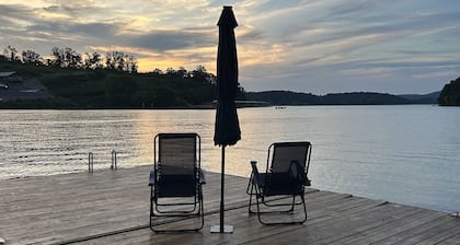 Lakefront Escape / New Boat Dock/Bring Your Boat