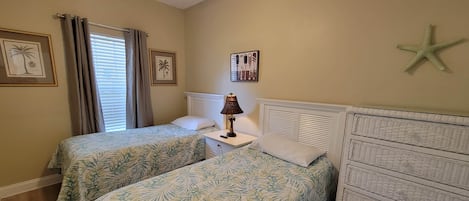 6 bedrooms, iron/ironing board, WiFi, bed sheets