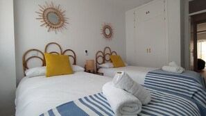 1 slaapkamer, een strijkplank/strijkijzer, gratis wifi, beddengoed