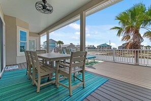 Outdoor dining - 🏖️ Family-Friendly Home w/ Pool | Walk to the Beach | Paradise on White Sands (Navarre)