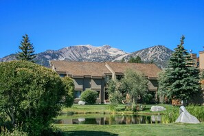 Exterior - Snowcreek I 39 Pet-Friendly, Private Washer Dryer, Mountain Views by RedAwning (Mammoth Lakes)