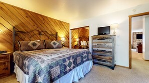 WiFi, bed sheets - Snowcreek I 39 Pet-Friendly, Private Washer Dryer, Mountain Views by RedAwning (Mammoth Lakes)