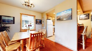 Dining - Snowcreek #253 (1-Bedroom Condo) - Pets Allowed by RedAwning (Mammoth Lakes)