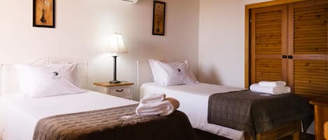 3 chambres, fer et planche Ă repasser, draps fournis