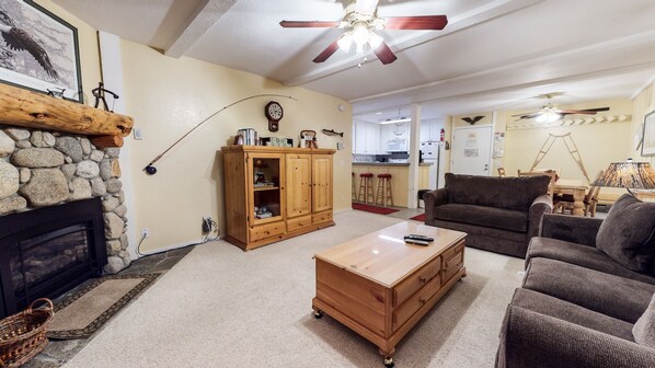 TV, fireplace, DVD player - Summit 3 Cozy and Quaint, Walk to Eagle Lodge by RedAwning (Mammoth Lakes)