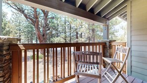 Property grounds - Summit 14 Rustic, On the Free Shuttle Route, Walk to Eagle by RedAwning (Mammoth Lakes)