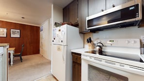 Kühlschrank, Mikrowelle, Ofen, Geschirrspüler