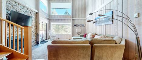 TV, fireplace, stereo